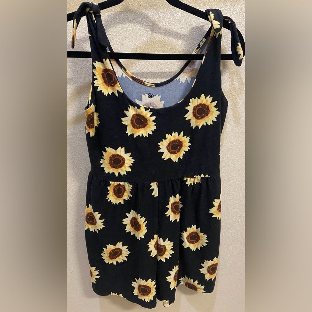 So Black Sunflower Print Romper Women's Sz Small